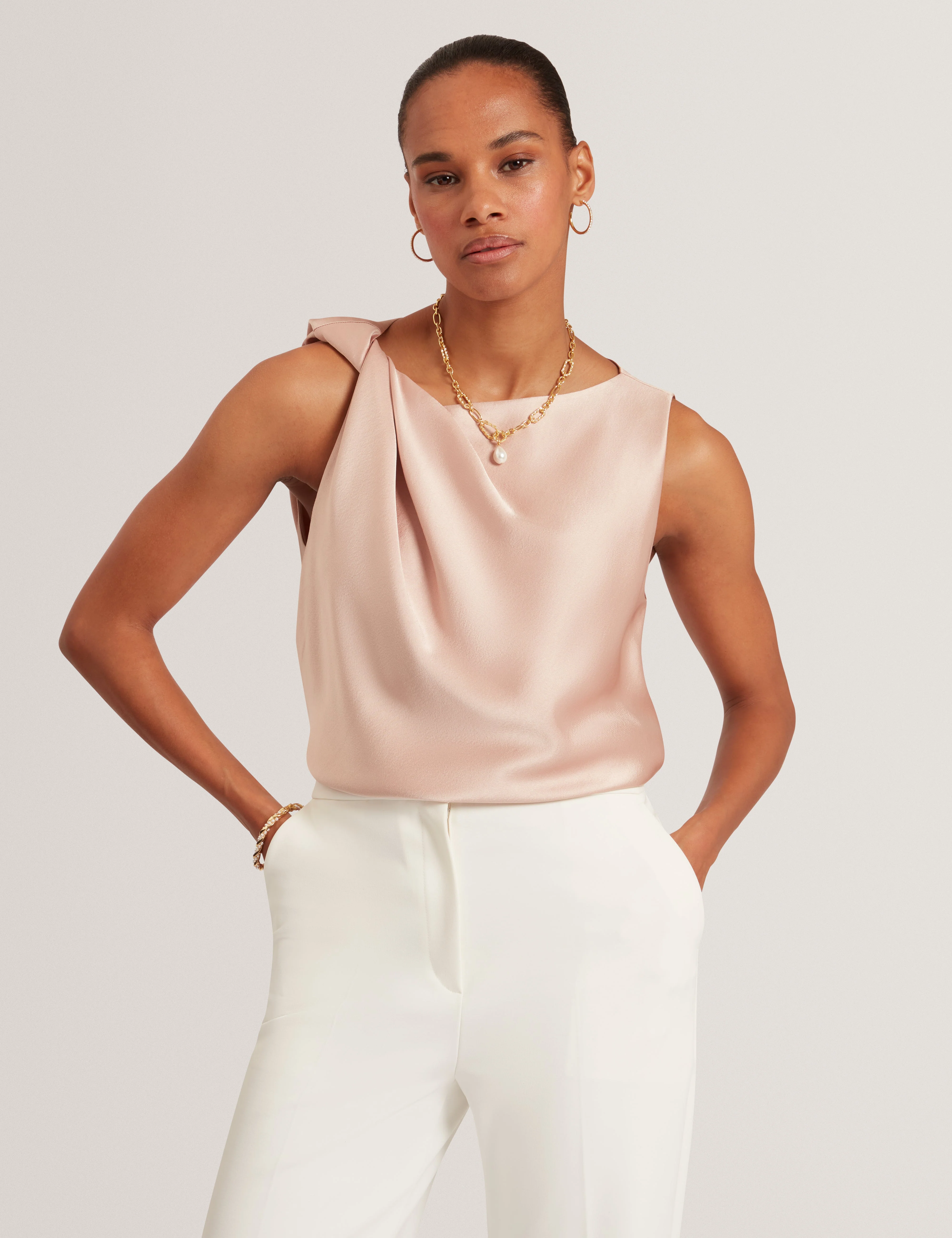 Outlet bestsellers carousel (clothing)